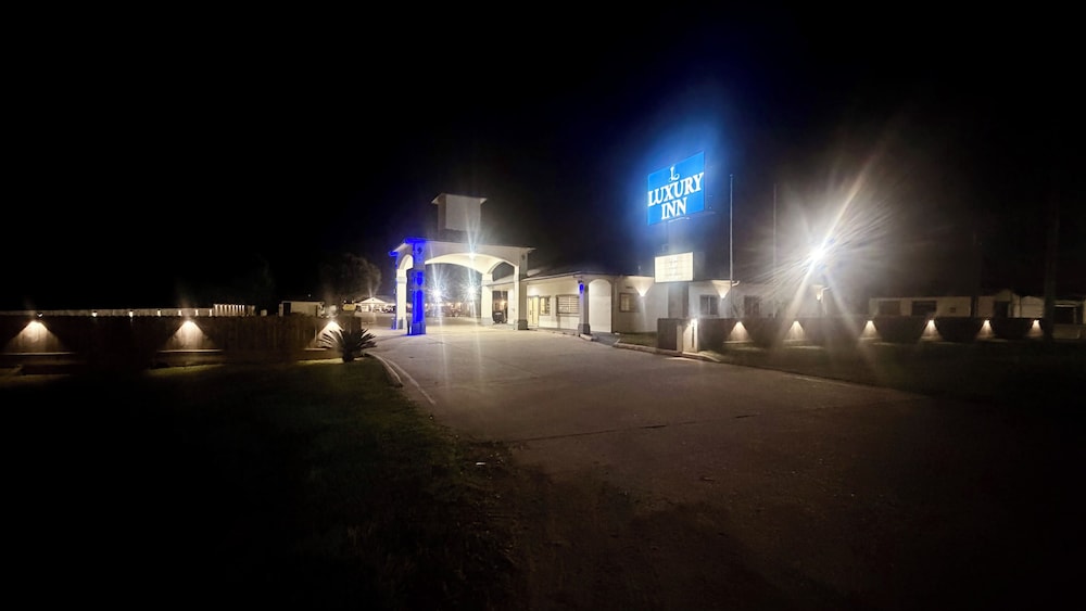 Luxury Inn & Suites Liberty 57/65