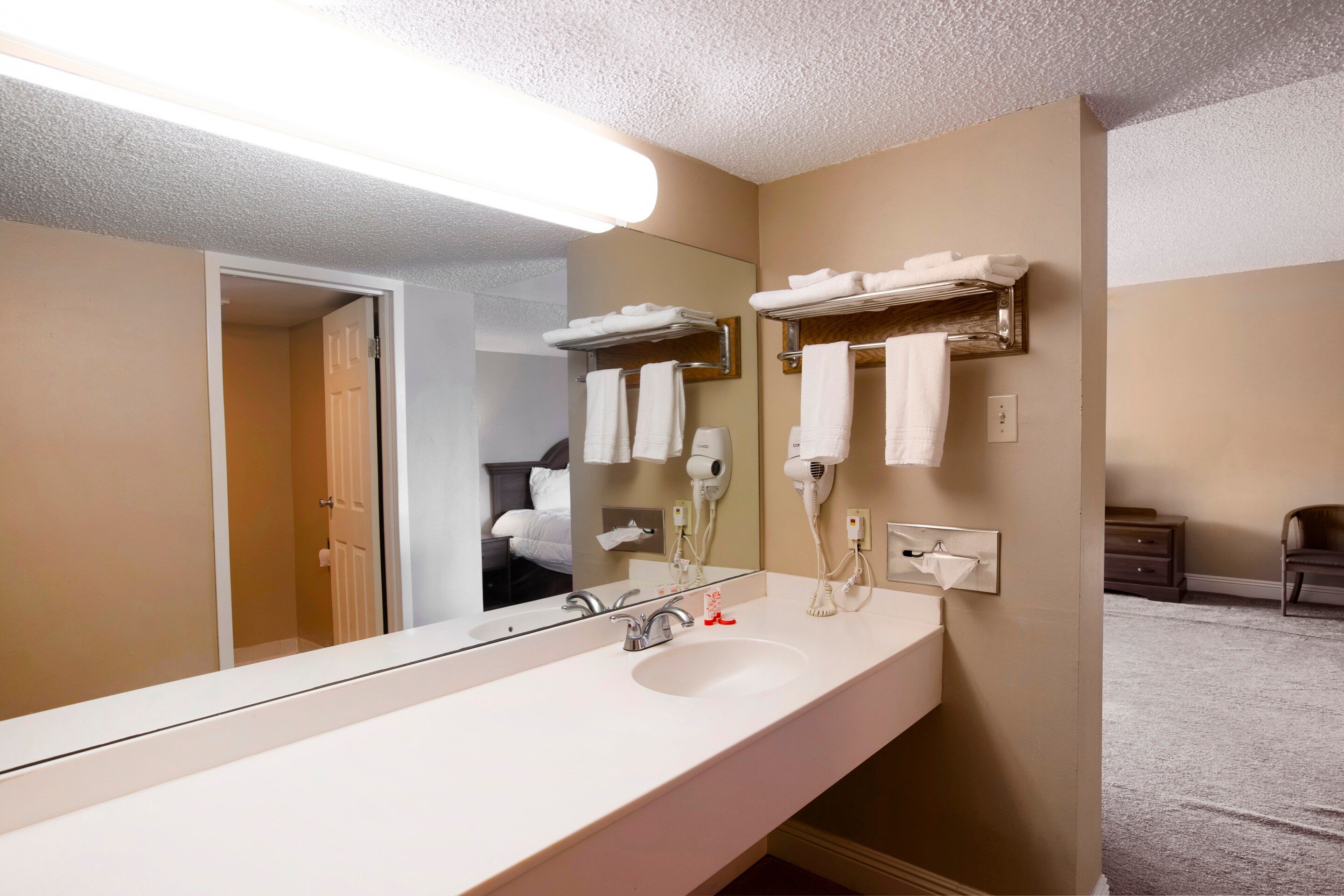 Hotel Port Allen LA I-10 West 34/34