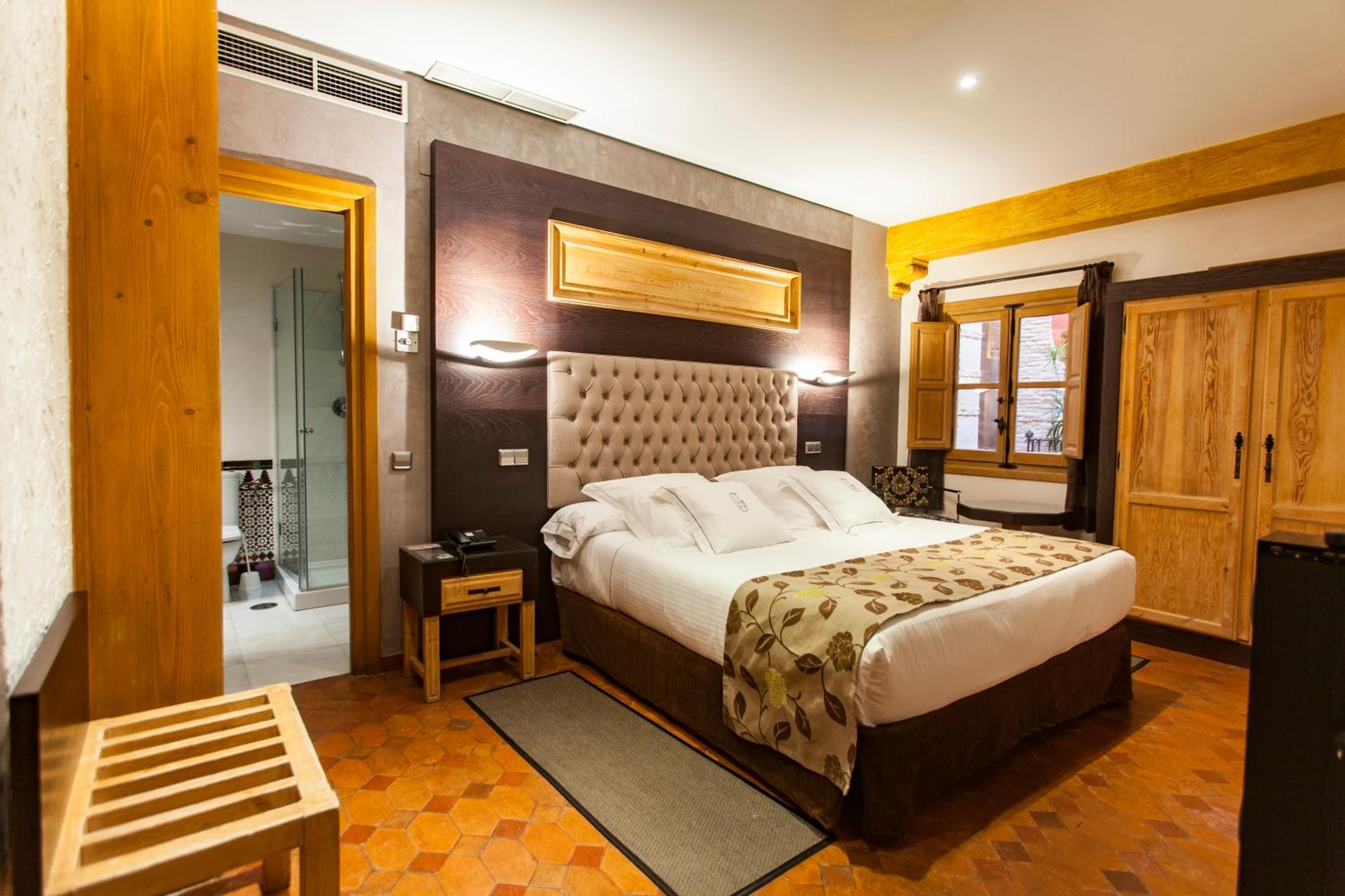 Cave, Premium, King Bed