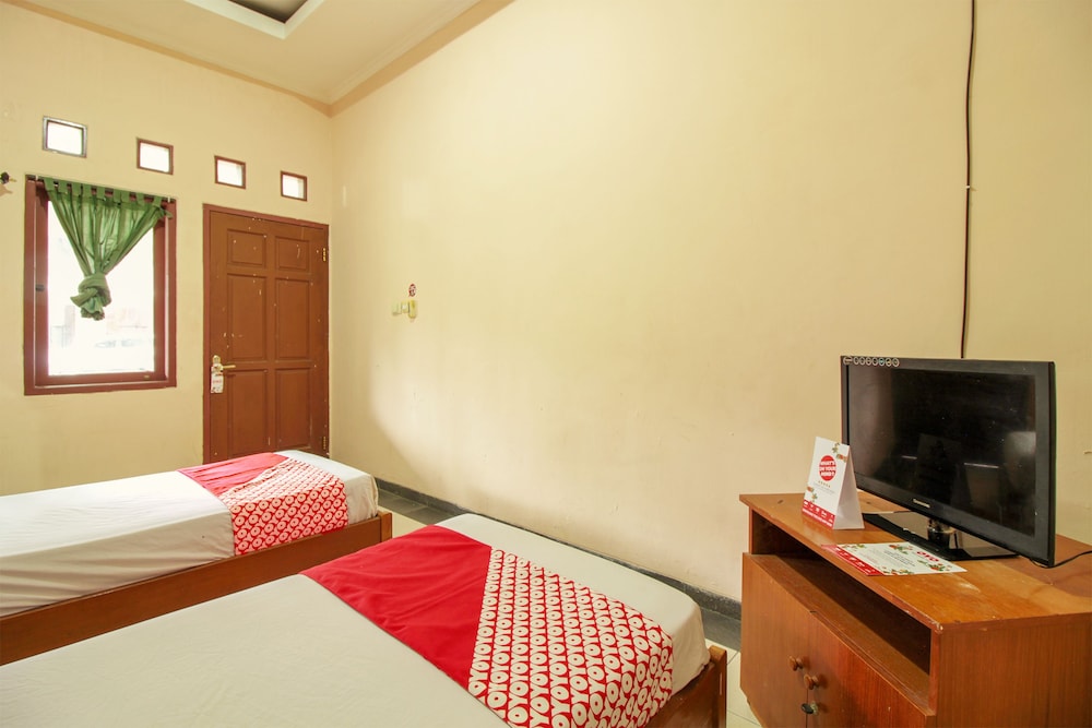 RedDoorz Plus At Hotel Sofia Pangandaran 19/27
