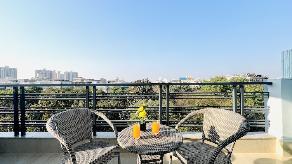 ZEN Suites Golf Course Road 44/50