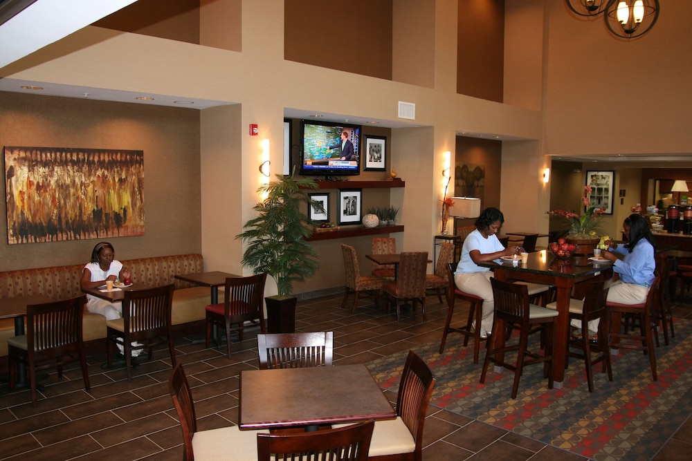 Hampton Inn Suites West Point Ms 21/26