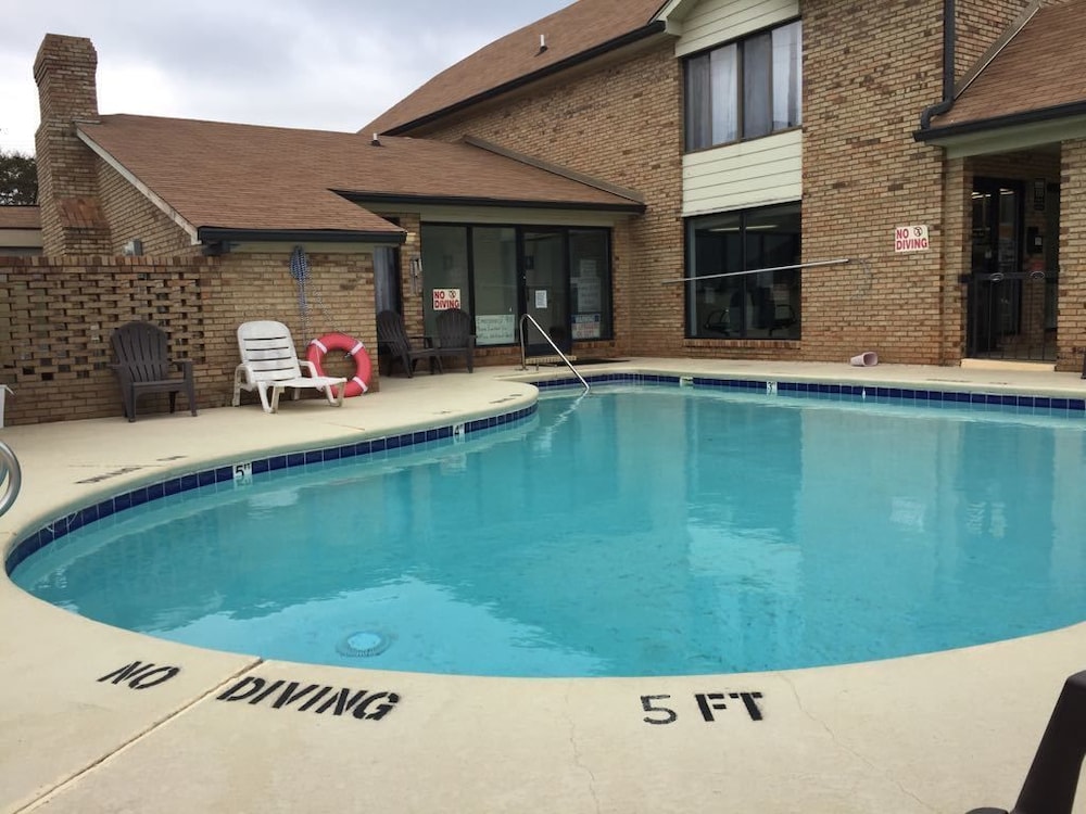Days Inn By Wyndham King 2/8