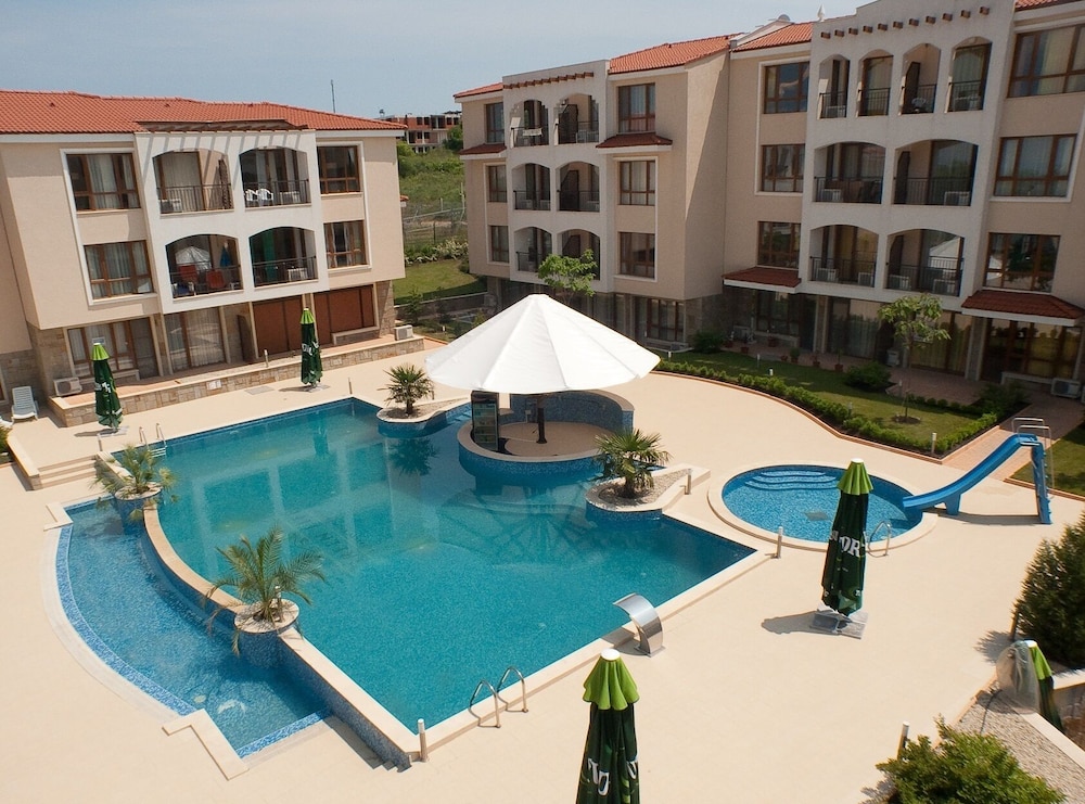 PARADISE BAY RESORT 77/80