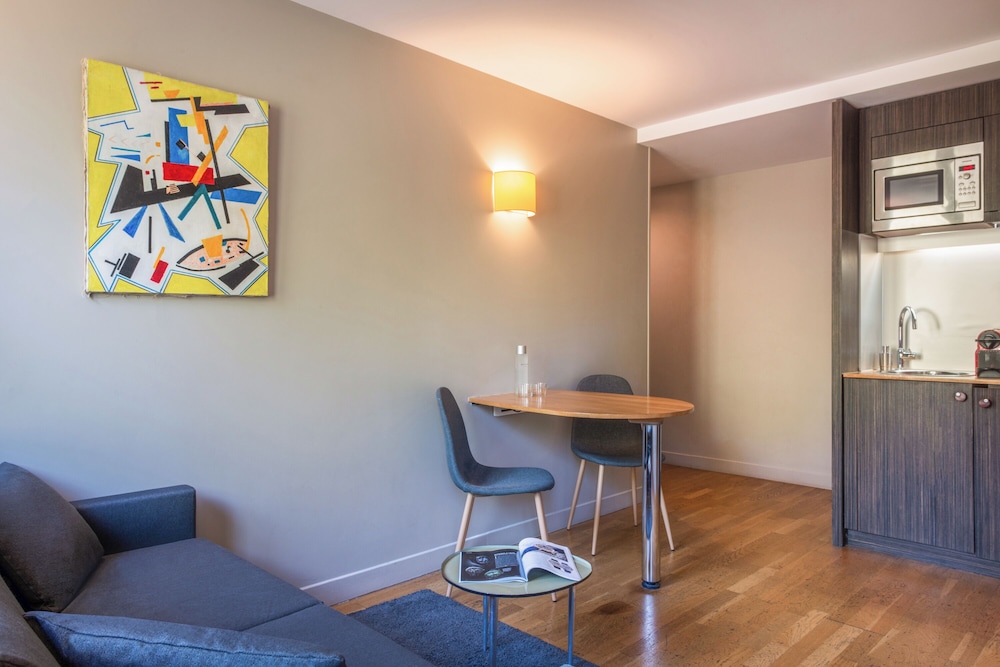 Suites and Hotel Helzear Champs Elysees 47/65