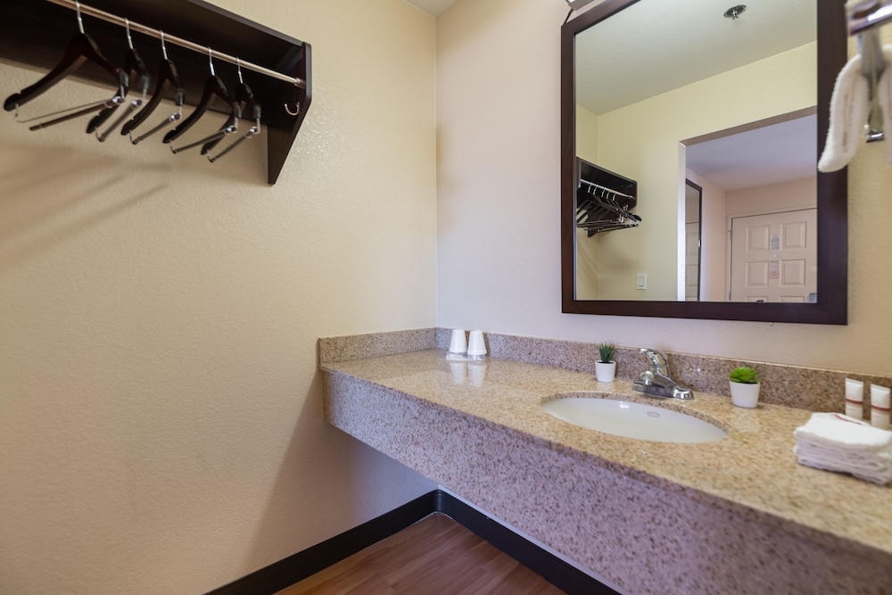 SUITE, 2 DOUBLE BEDS, 2 BATHROOMS