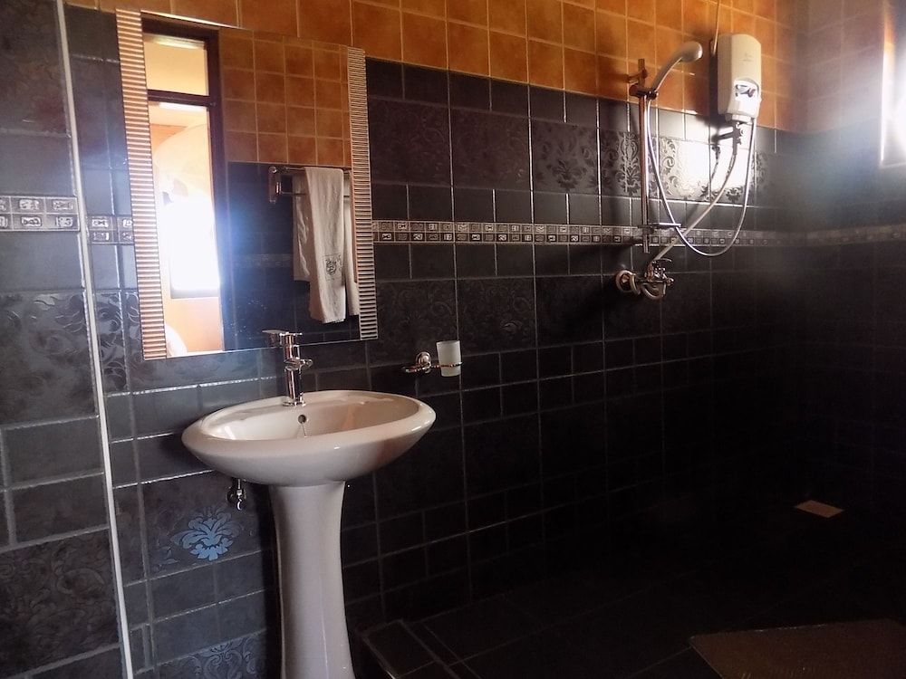 Olina Hotel And Apartments 35/38