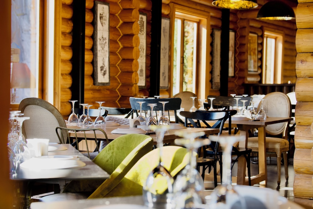 Wood Hills Hotel & Resort 55/66