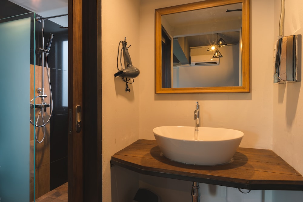 33 Poshtel - Adults Only 48/50