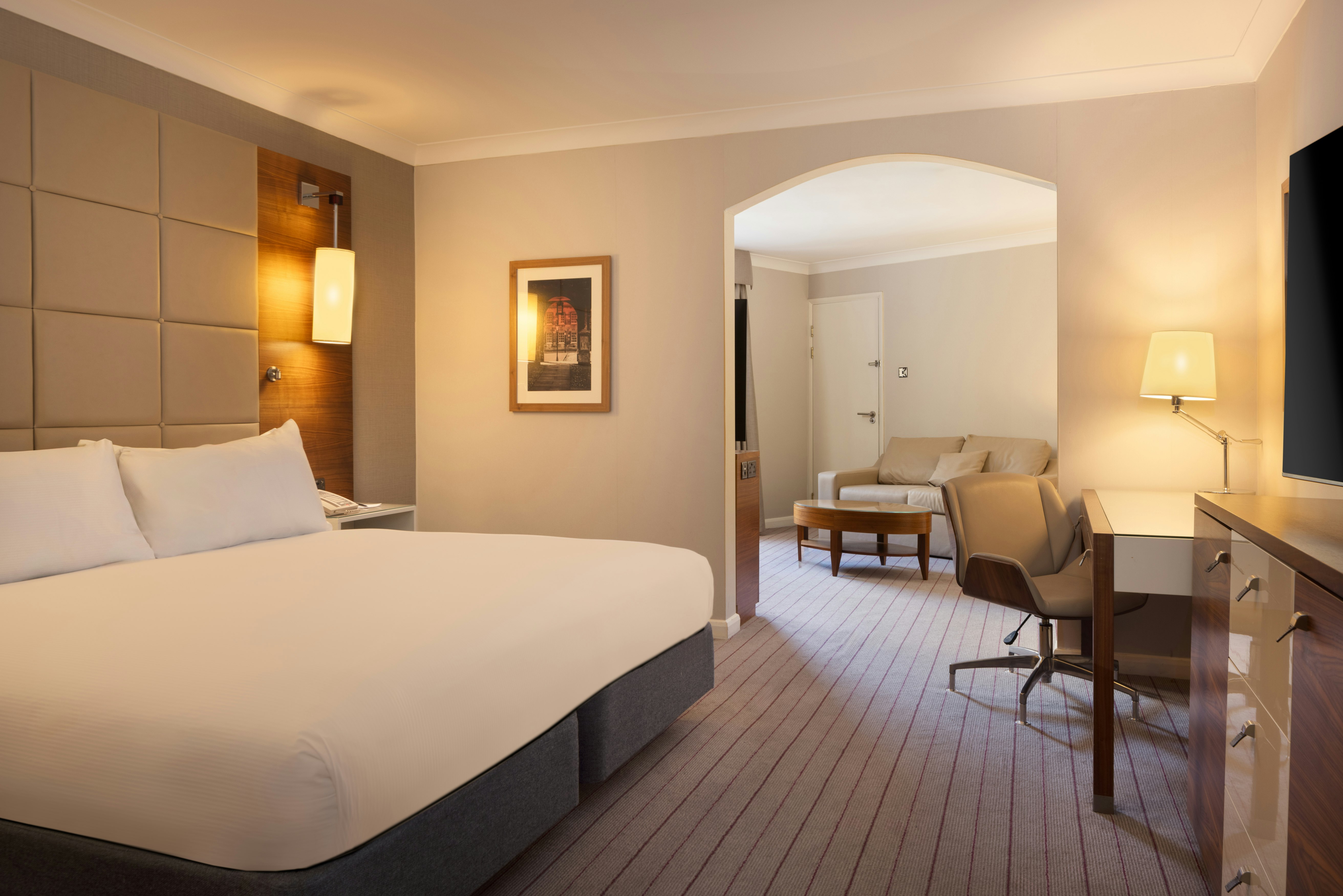 JUNIOR SUITE, KING BED