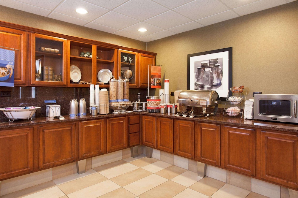 Hampton Inn Suites Addison 45/58