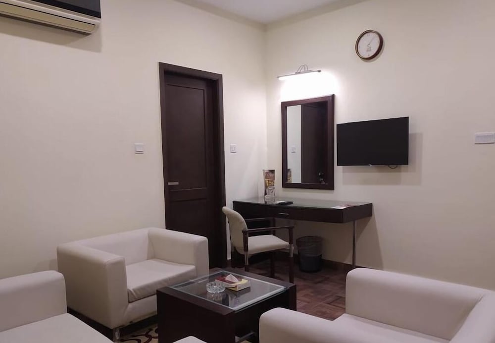 Hotel One Sahiwal 30/50