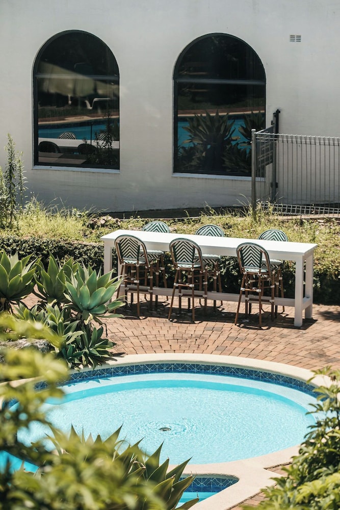 CHECKERS RESORT & CONFERENCE CENTRE 50/52