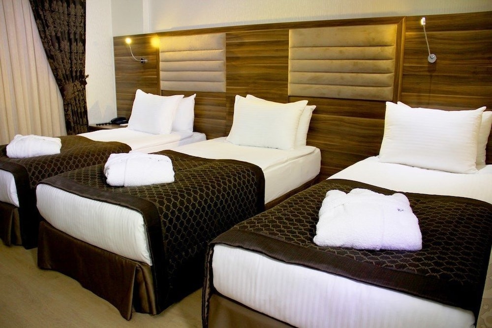 Adanava Hotel 8/50