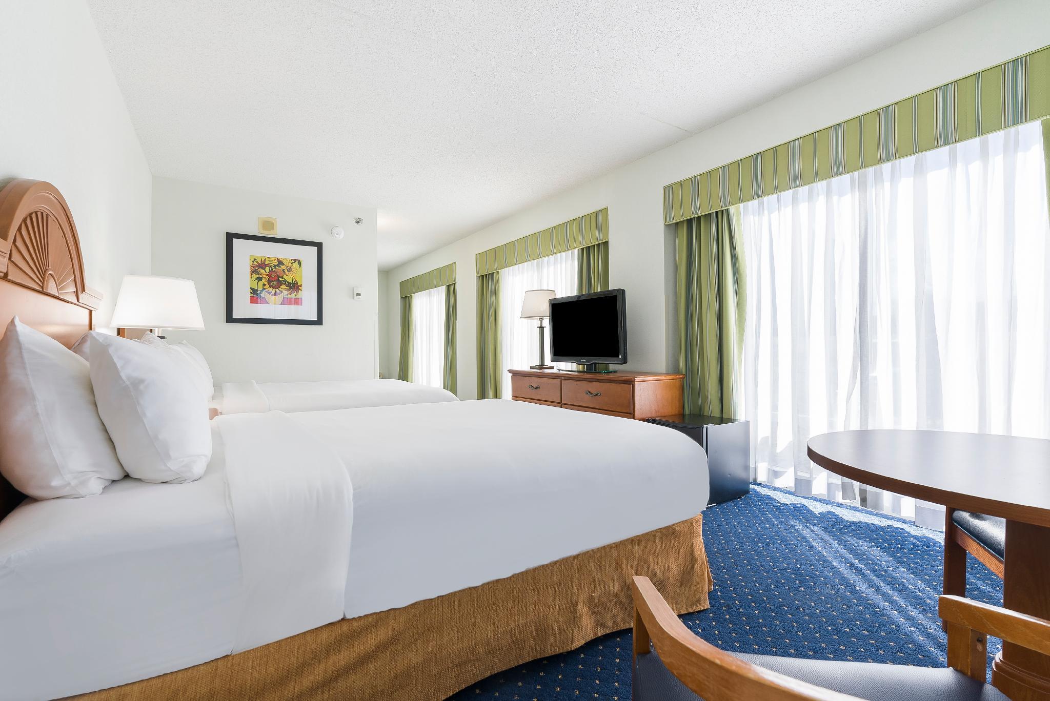 Room, Queen Bed, Corner