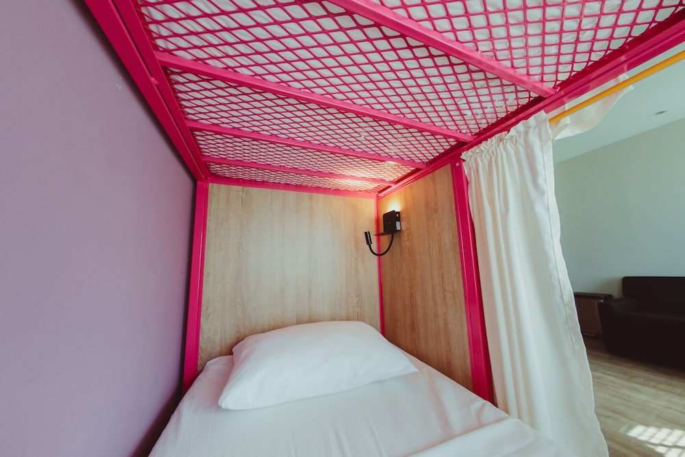 FEMALE DORM, 8 BEDS