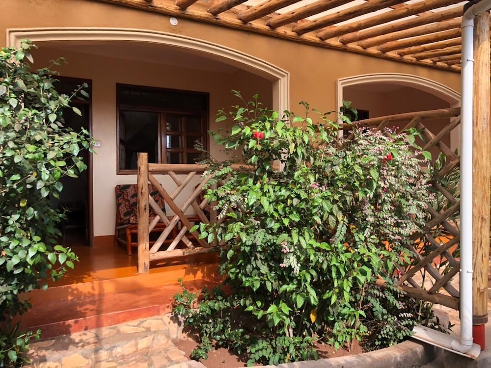 African Roots Guesthouse 44/47