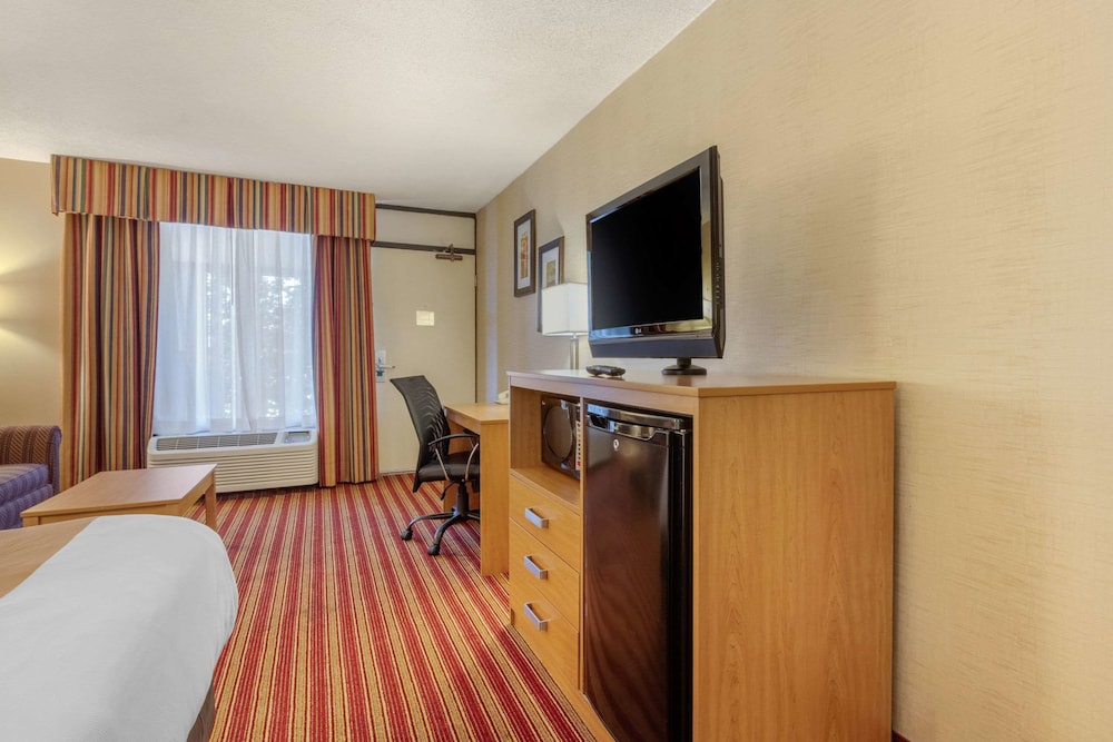 Quality Inn Exit 4 25/55