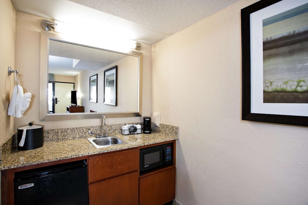 Hampton Inn Gainesville FL 58/66