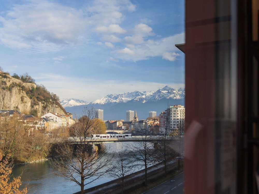 Ibis Grenoble Gare 51/56