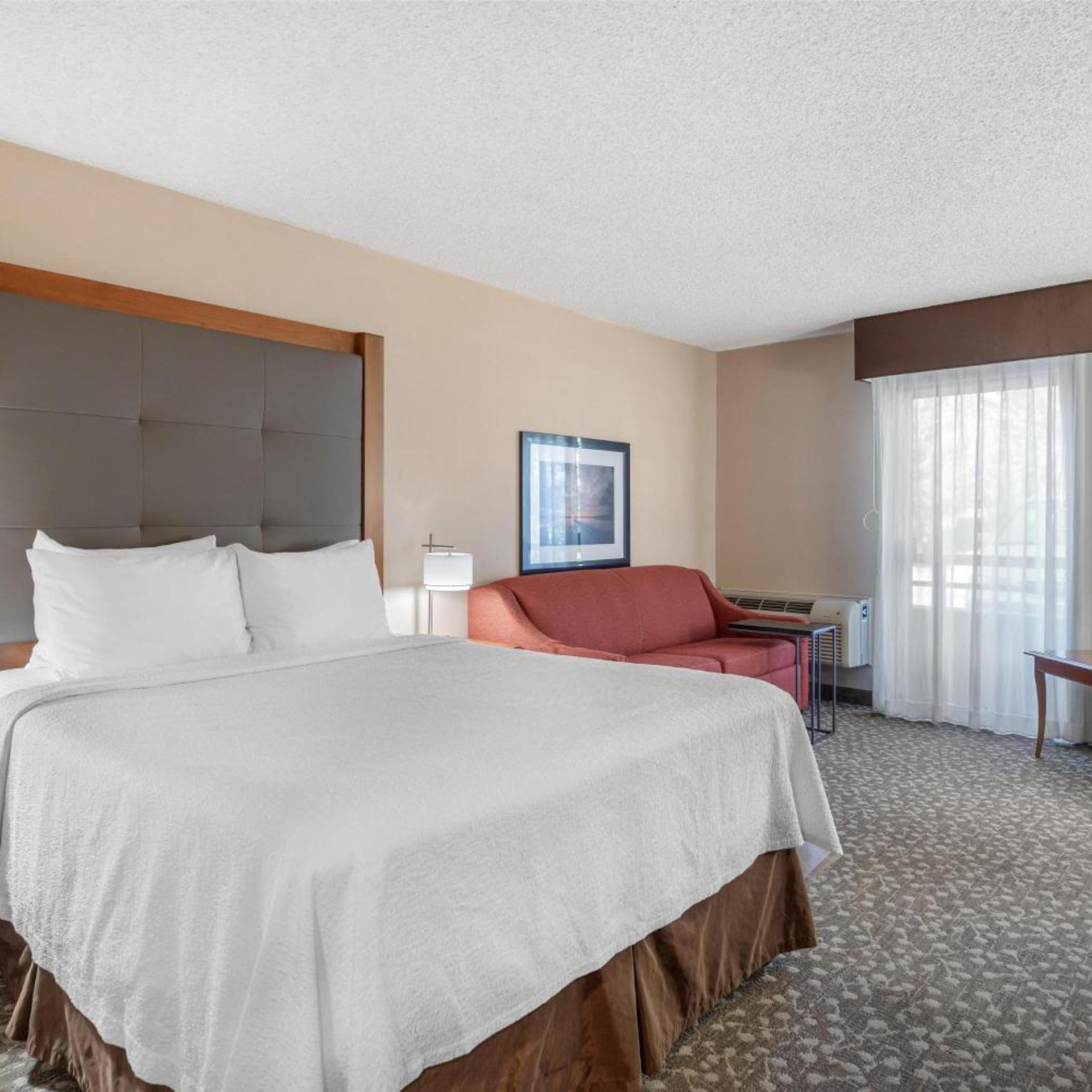 Room, Queen Bed, Bathtub, Accessible