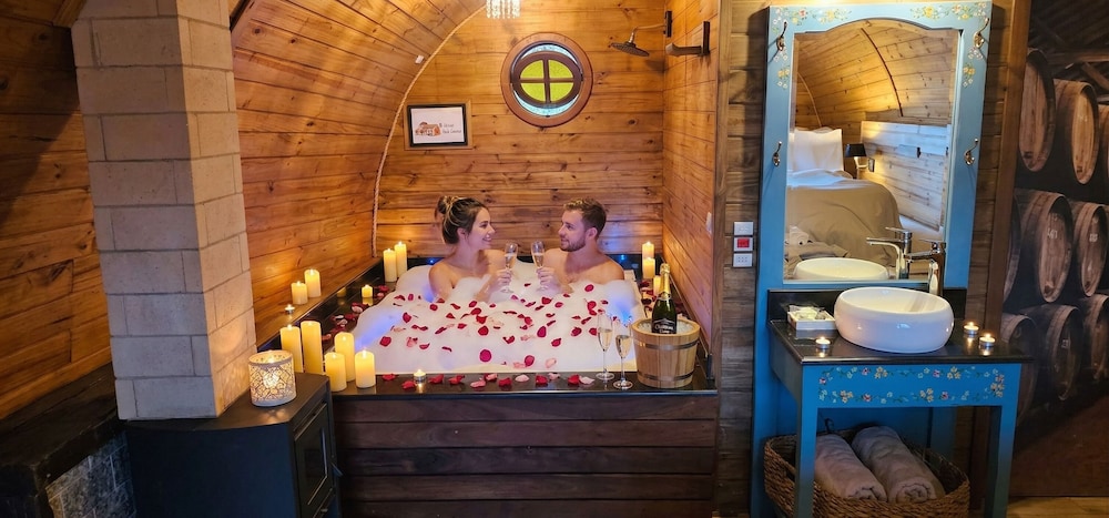 Luxury, Suite, King Bed, Mountain View, Jetted Tub