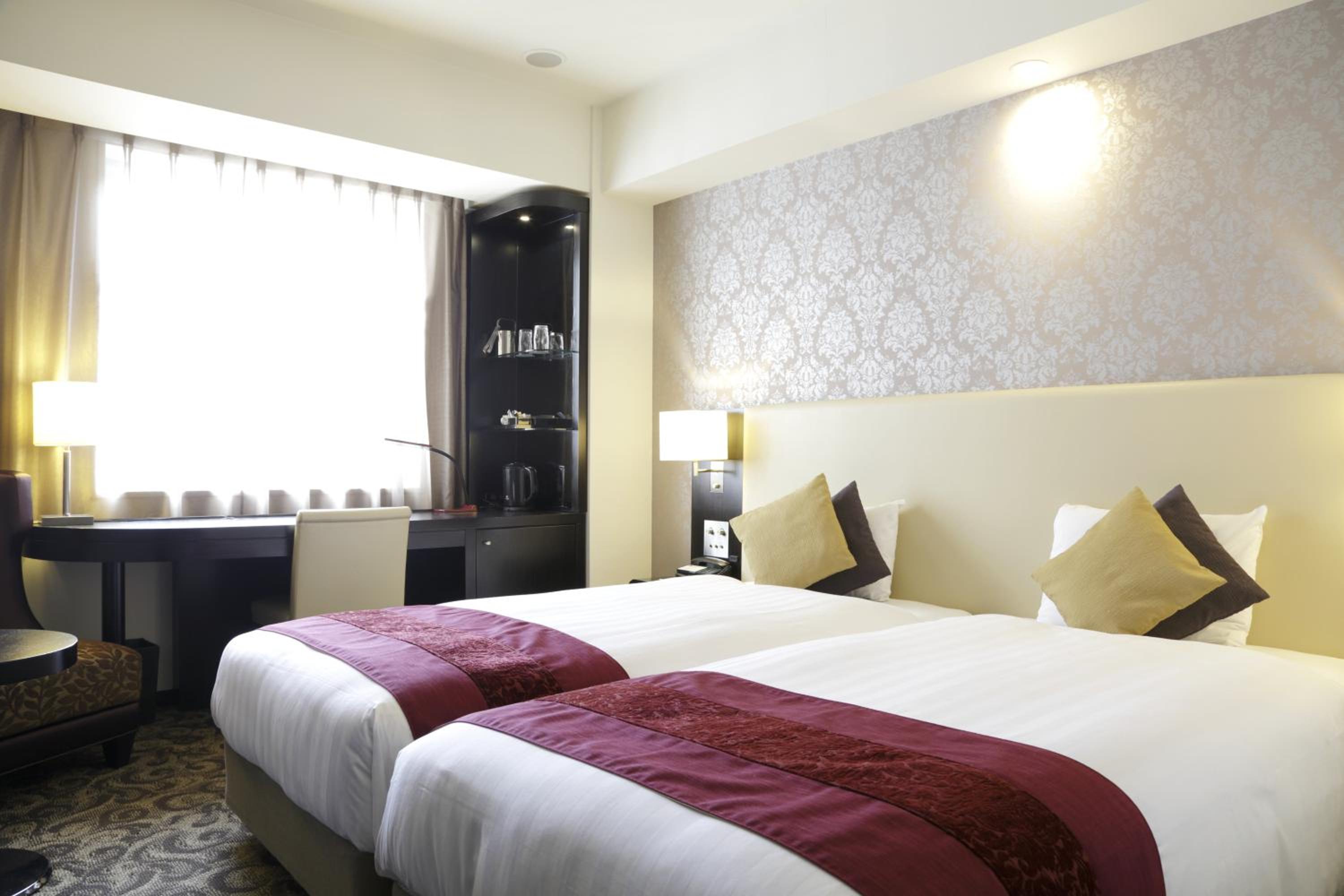 Hollywood, Standard, Twin Beds