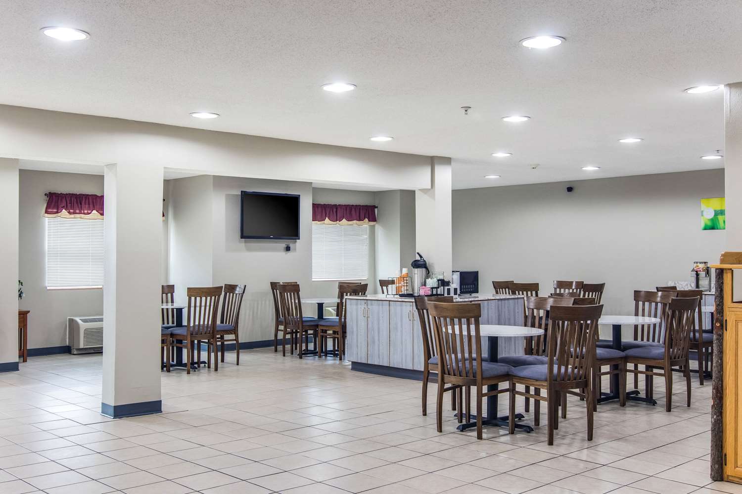 Quality Inn & Suites Grove City-Outlet Mall 7/10