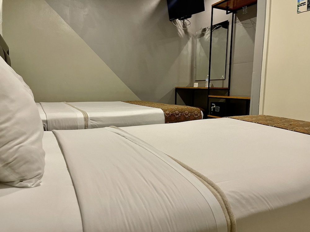 Hotel Esmeralda's 11/31
