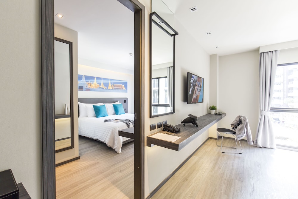 Cross Vibe Bangkok Sukhumvit 57/71