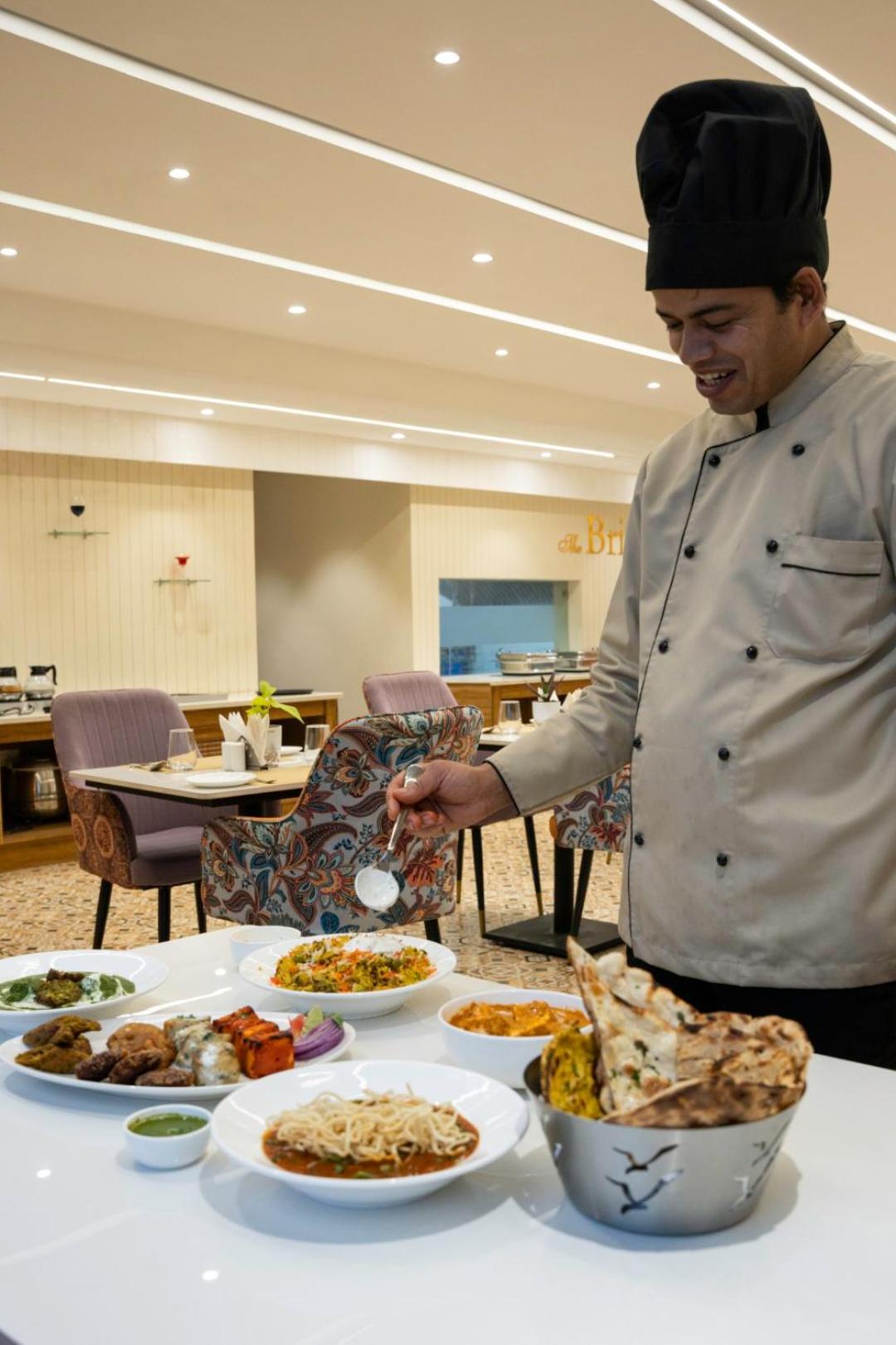 Clarks Inn Suites Agra 46/52