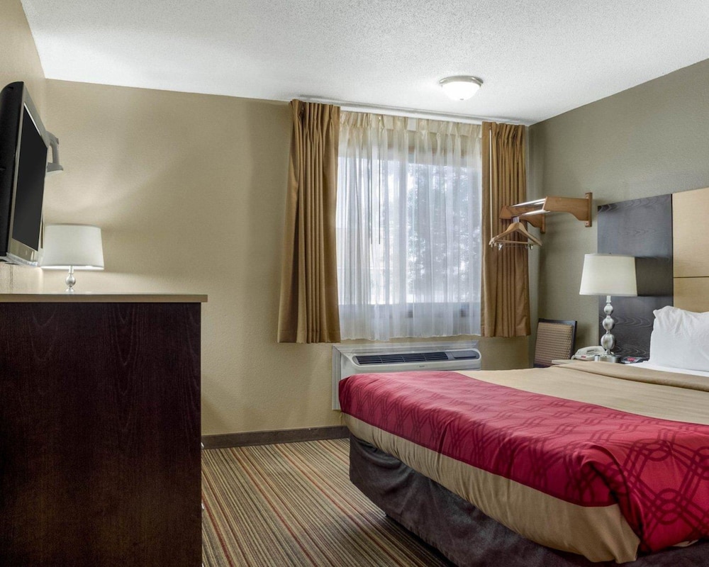 Econo Lodge Grand Forks near University 16/39