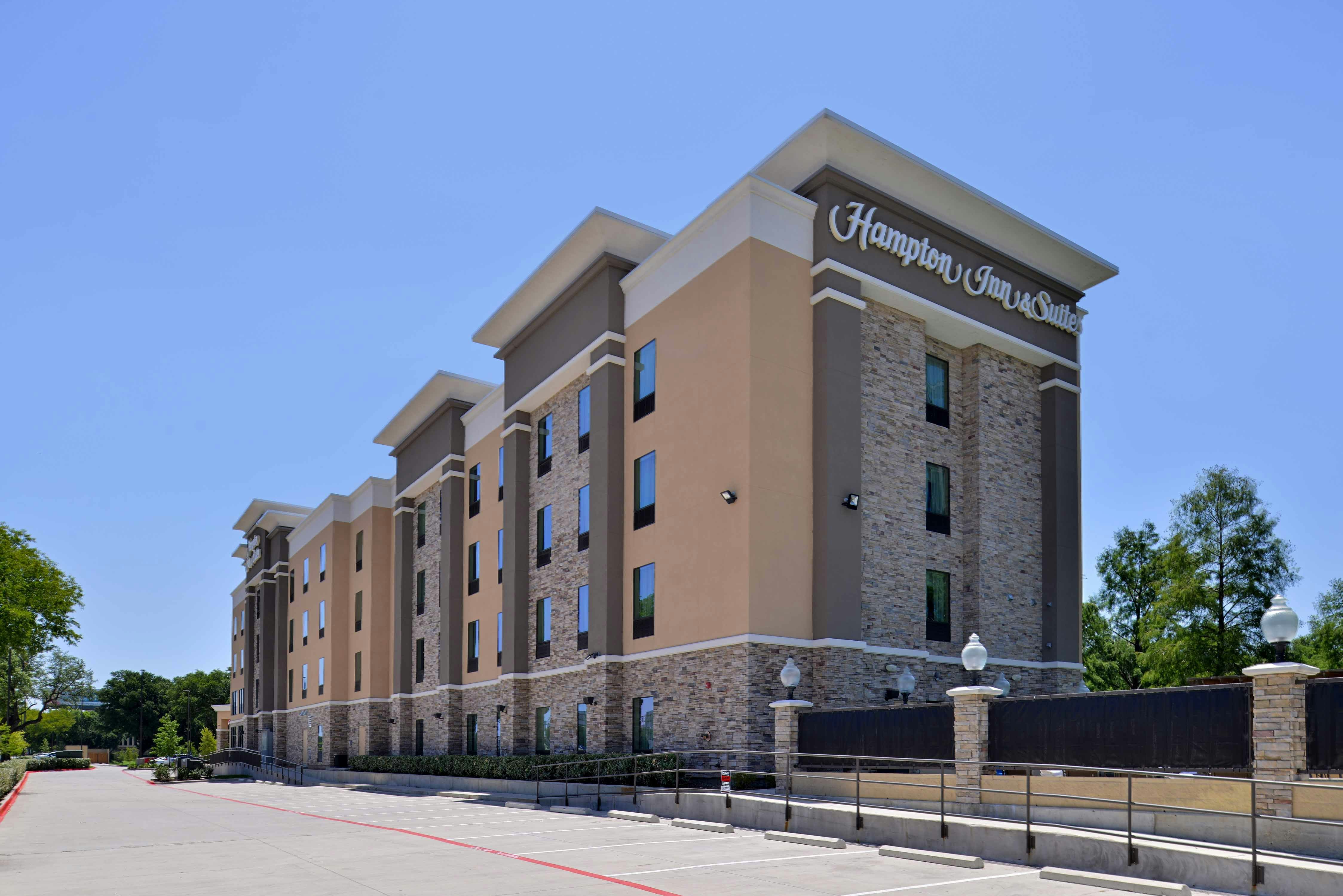 Hampton Inn Suites Dallas Market Center 71/75