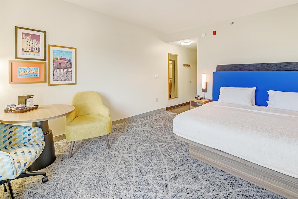 غرفة بسرير كينج بمطبخ صغير لذوي الإعاقة، Hampton Inn Foley 2/10