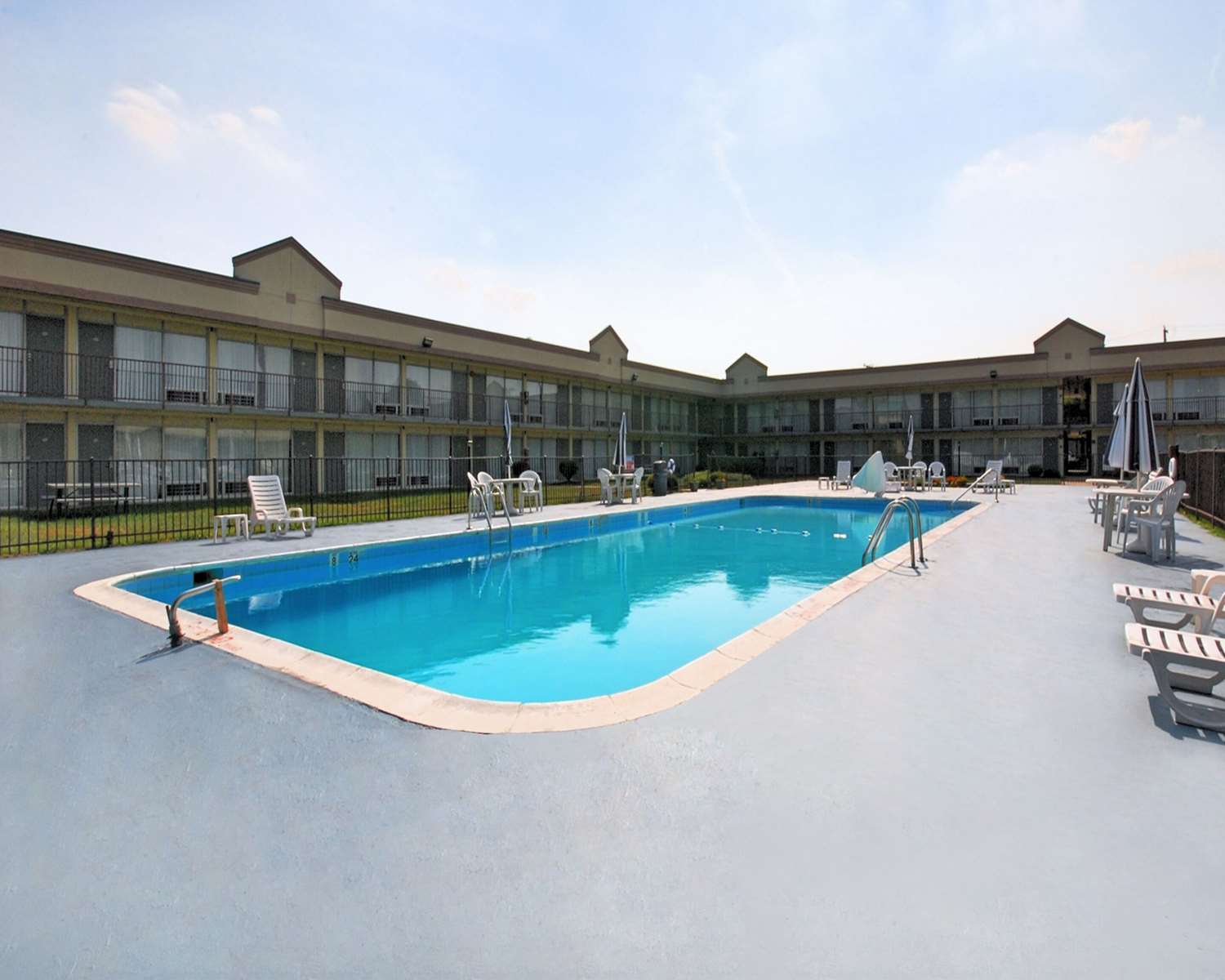 Quality Inn and Suites York PA 18/27