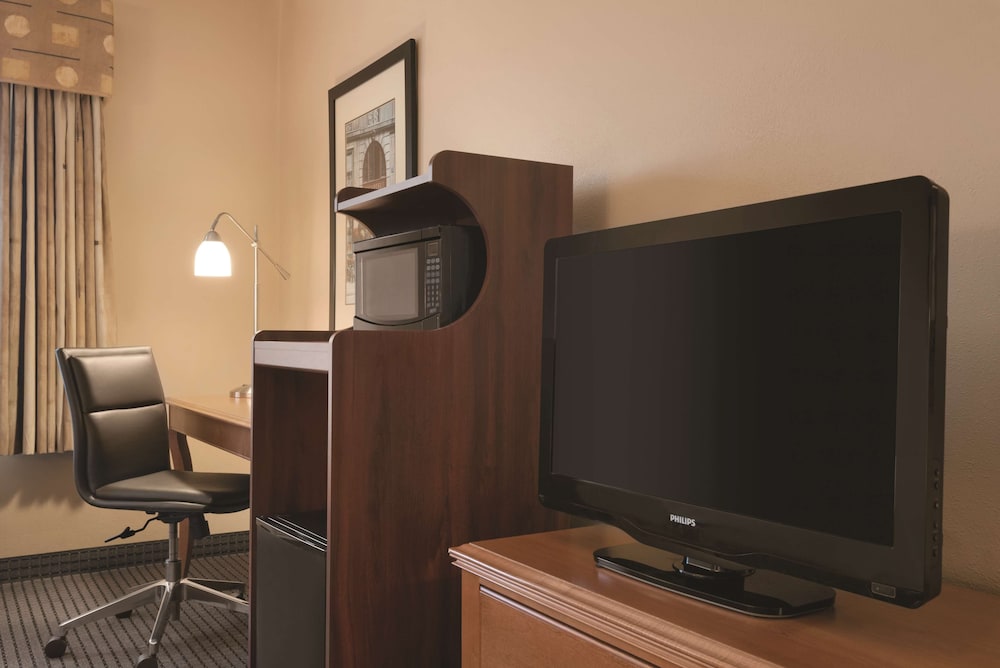 Country Inn & Suites By Radisson, Elk Grove Village/Itasca 24/30