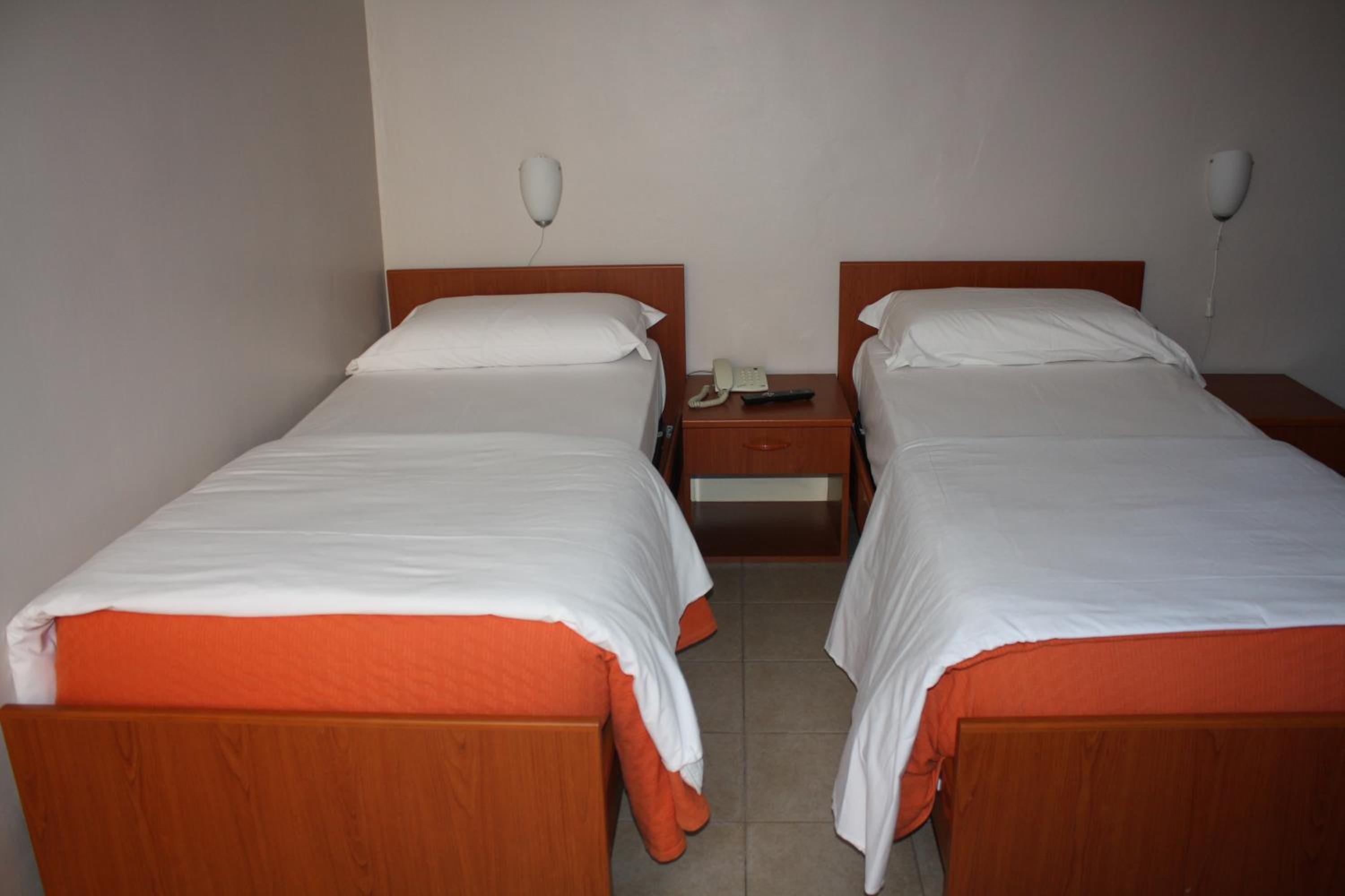 Room, Triple