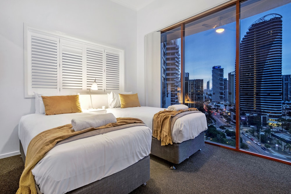 Broadbeach Savannah Hotel And Resort 25/80