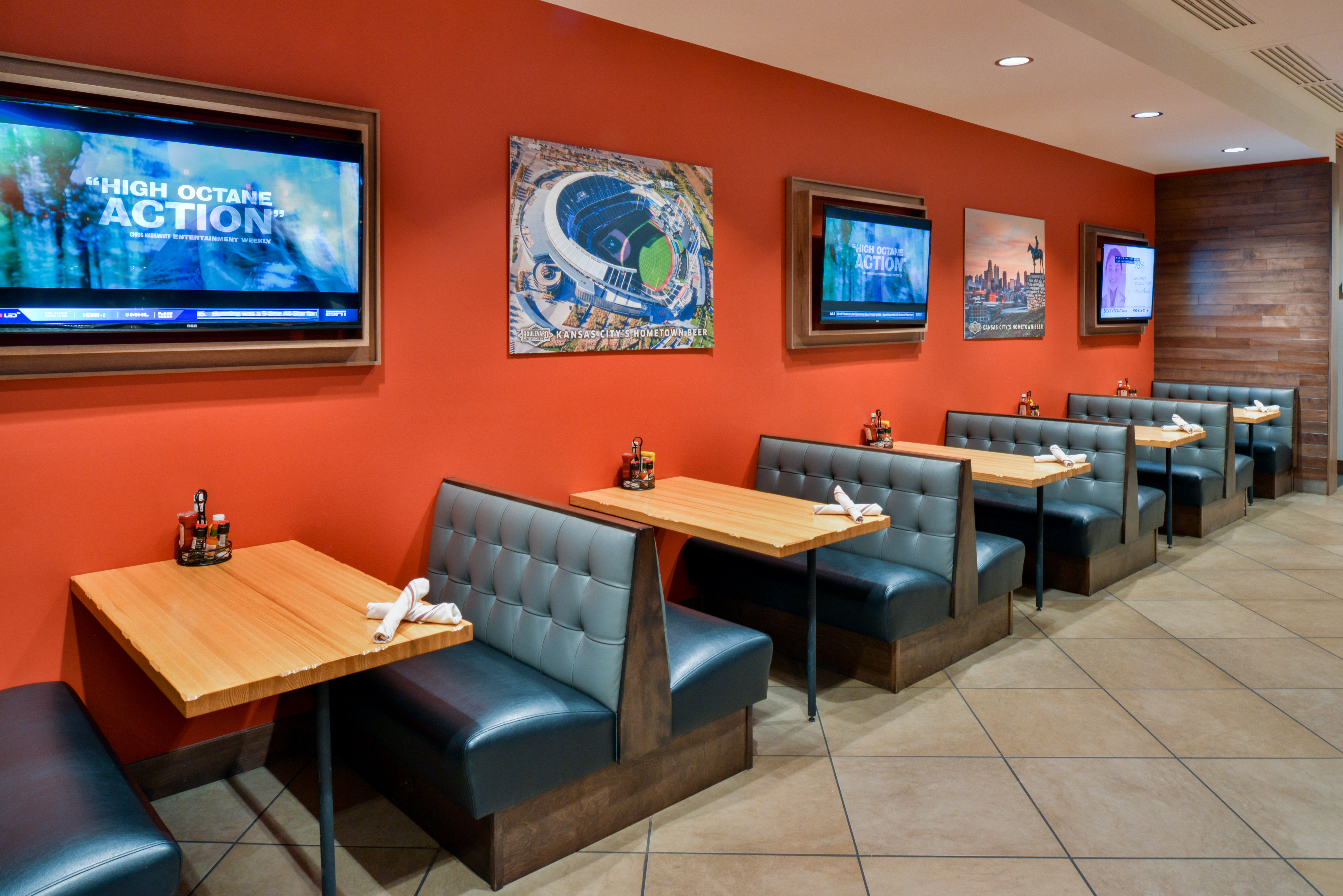 Holiday Inn Kansas City Airport 27/42
