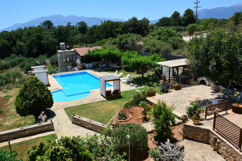 Elianthos Villa 37/41