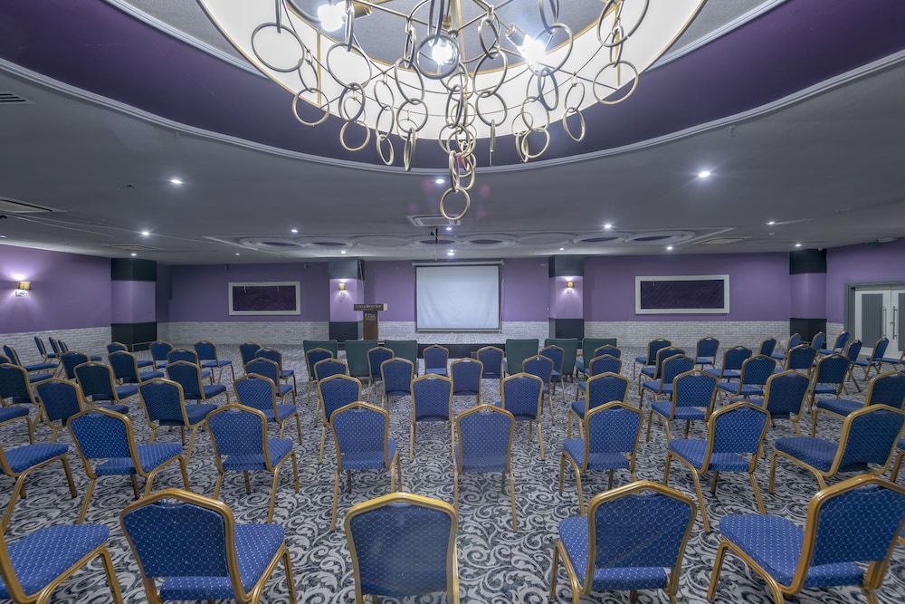 Lake & Riverside Hotel & Spa 35/41