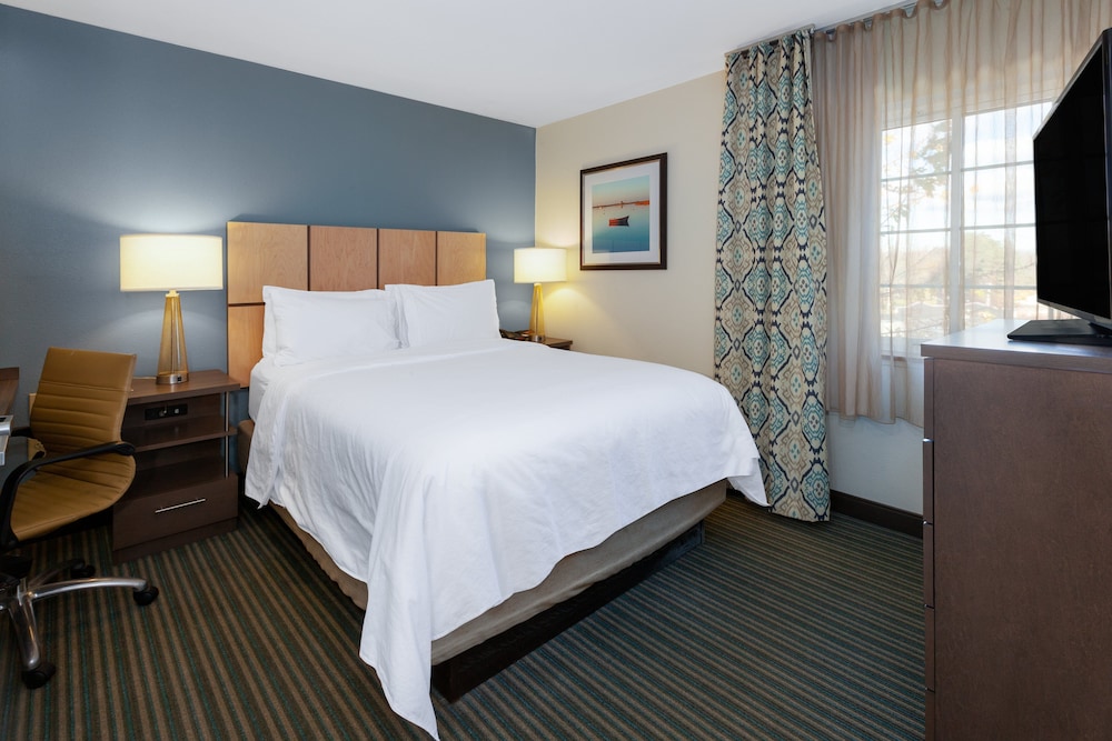 Candlewood Suites West Springfield 16/58
