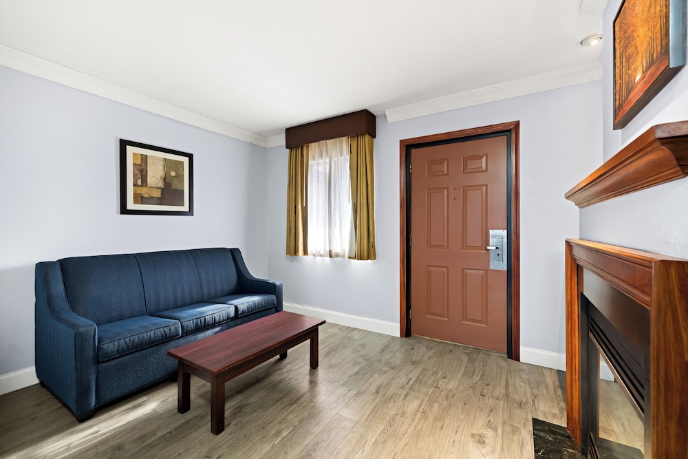 Americas Best Value Inn & Suites - Clarence/Buffalo East 35/49