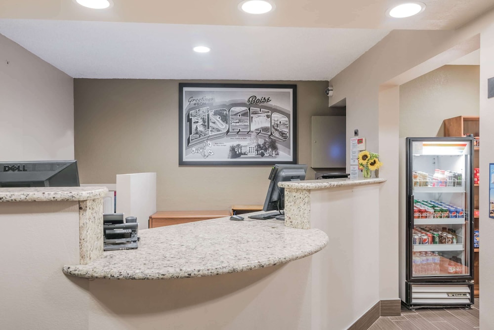 Super 8 By Wyndham Boise 6/29