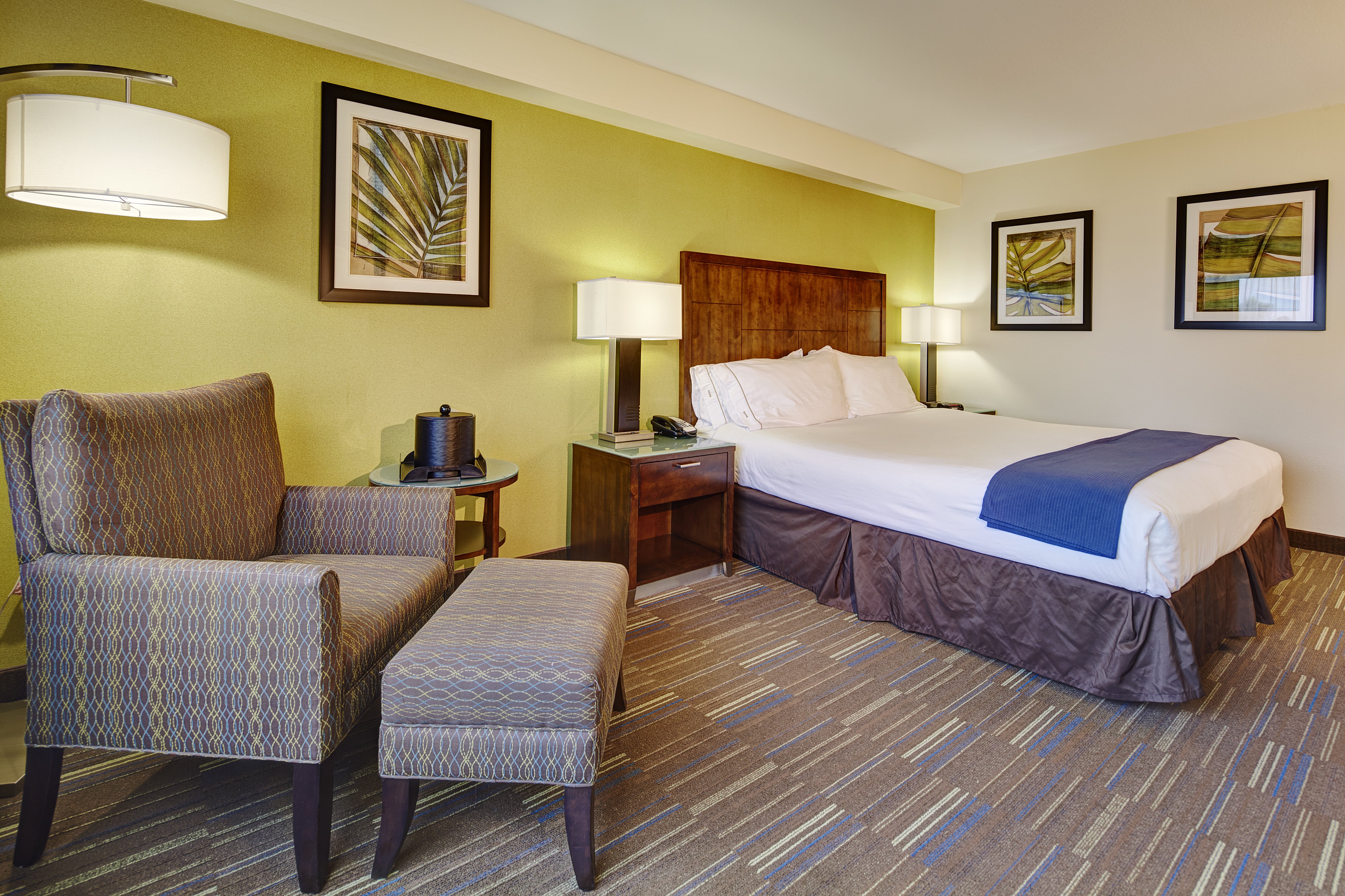Holiday Inn Express San Diego South National City 28/73