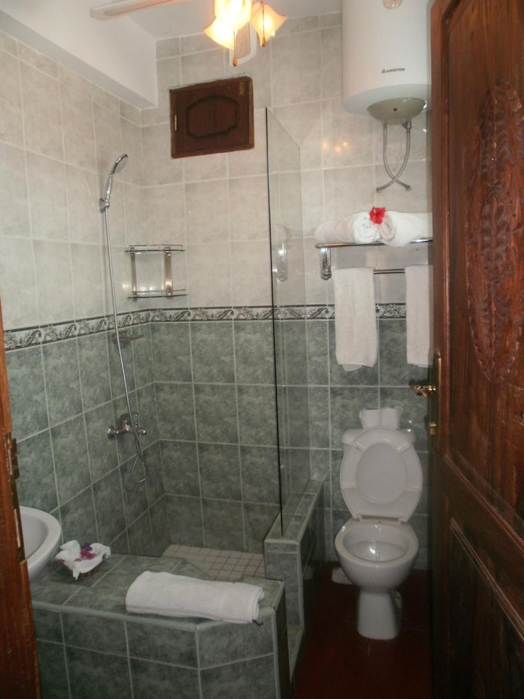 Asmini Palace Hotel 44/46