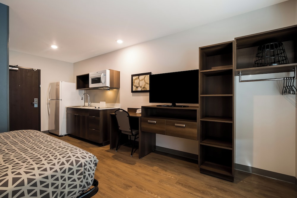 WoodSpring Suites Denver Commerce City 7/20