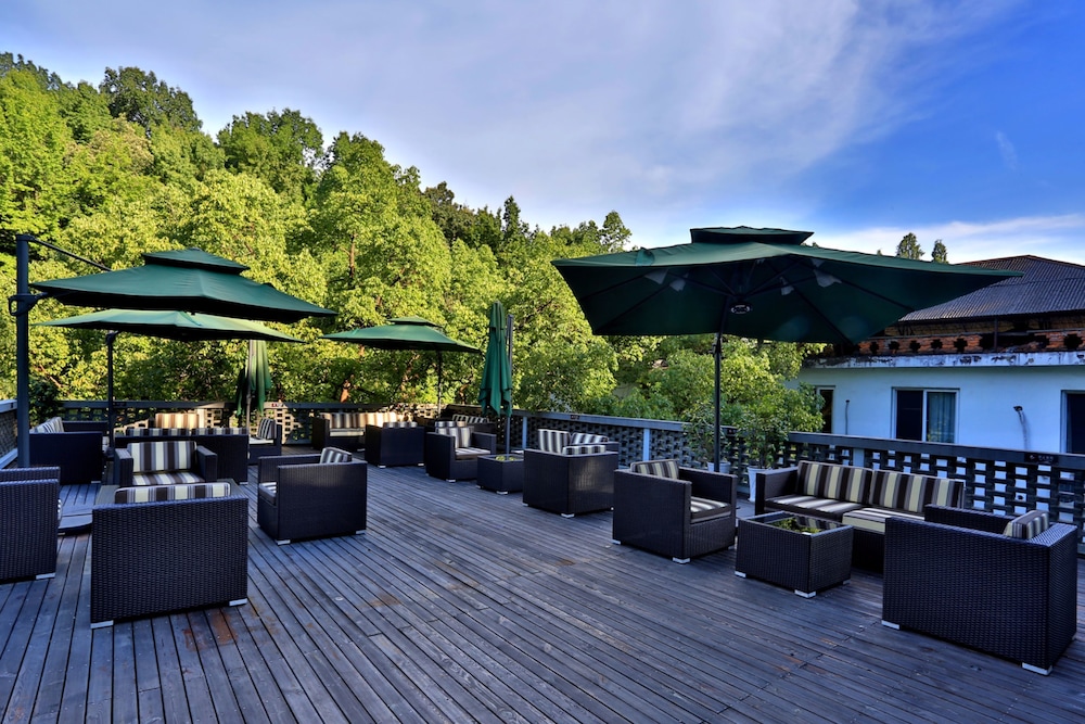 Nostalgia Hotel (West lake Hangzhou) 58/60