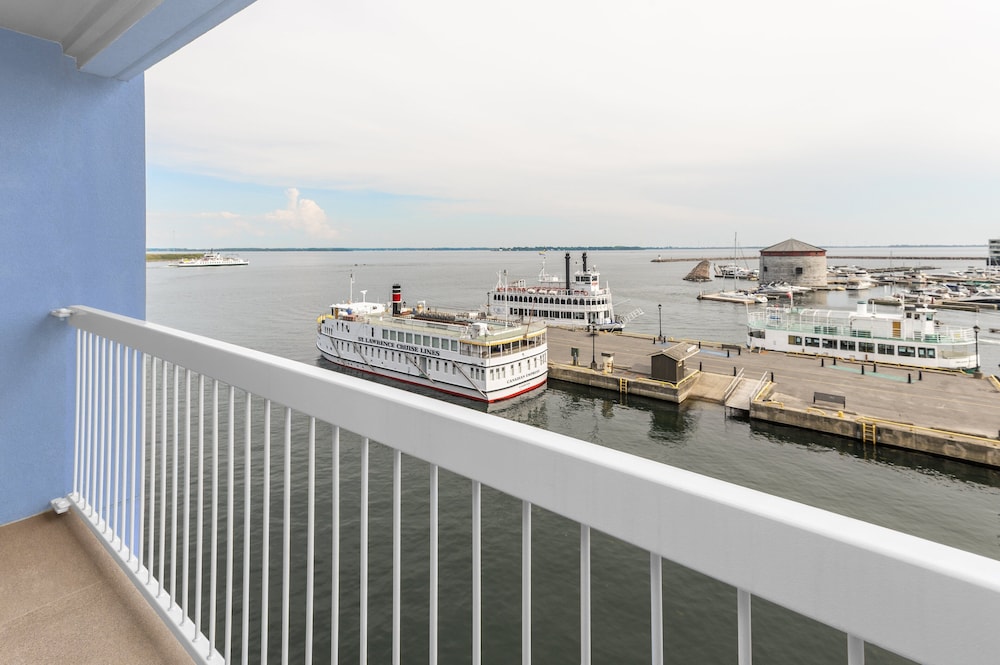 Holiday Inn Kingston Waterfront 53/71