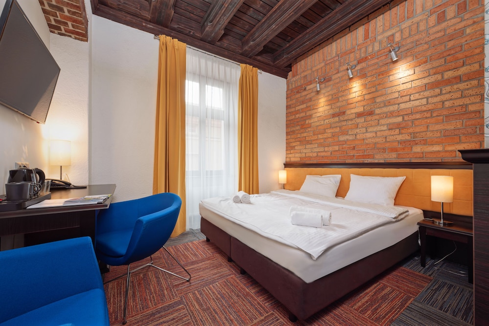 COZY, DOUBLE BED
